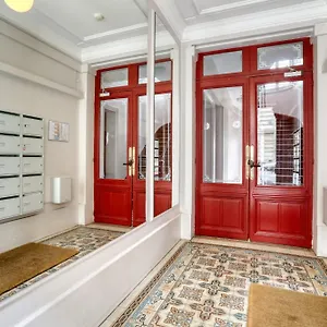 https://grand-appart-spacieux-rnovmtro-wifi.fr-paris.fr